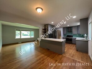 942 59th St in Downers Grove, IL - Building Photo - Building Photo