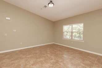 Stonewater Place Apartments in Jackson, TN - Foto de edificio - Building Photo