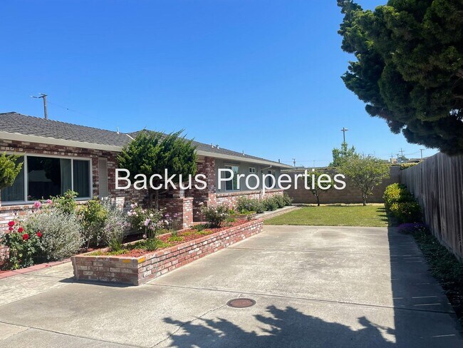 61 Natividad Rd in Salinas, CA - Building Photo - Building Photo
