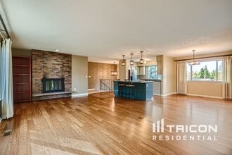 6038 SE Alderhill Loop in Milwaukie, OR - Building Photo - Building Photo