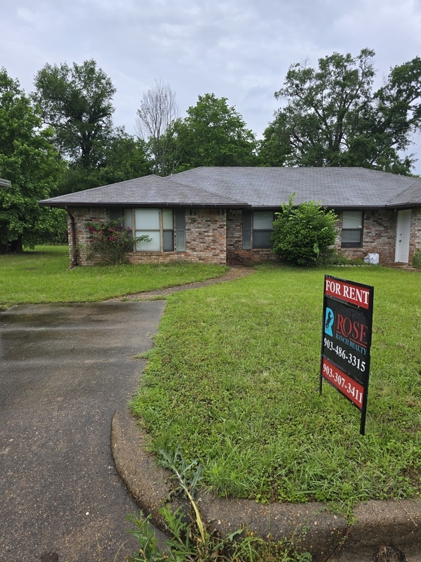 property at 16044 Pawnee Dr