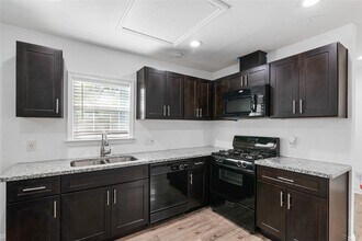 320 Coronado St in Houston, TX - Building Photo - Building Photo