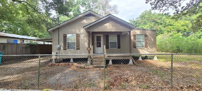 property at 327 Faquetigue St