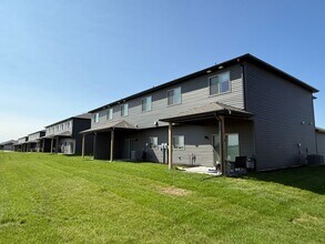 7042 Serpentine Dr in Lincoln, NE - Building Photo - Building Photo