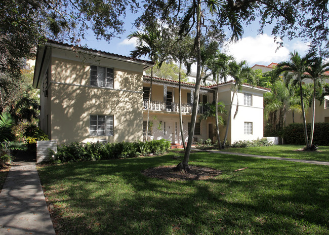 625 Almeria Ave in Coral Gables, FL - Foto de edificio - Building Photo