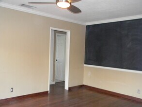 332 E Oakmont Ave in Orange, CA - Foto de edificio - Building Photo