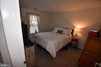 2050 N Calvert St in Arlington, VA - Building Photo - Building Photo