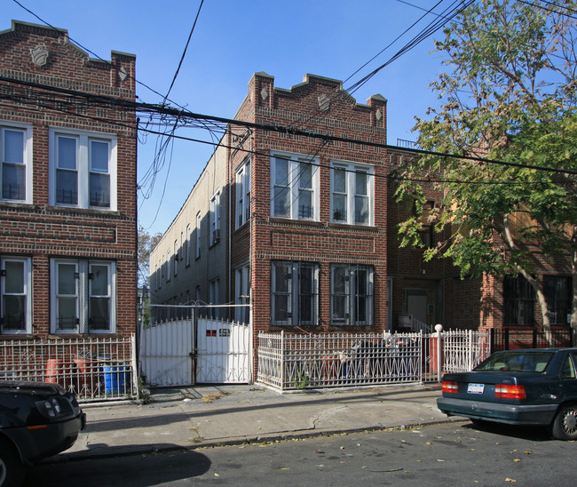 576 Williams Ave in Brooklyn, NY - Building Photo - Building Photo