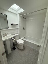4 Evergreen Ave in Wilton, CT - Foto de edificio - Building Photo