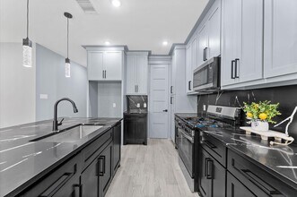 7926 Tate St in Houston, TX - Foto de edificio - Building Photo