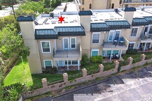 921 Marine Dr in Galveston, TX - Building Photo