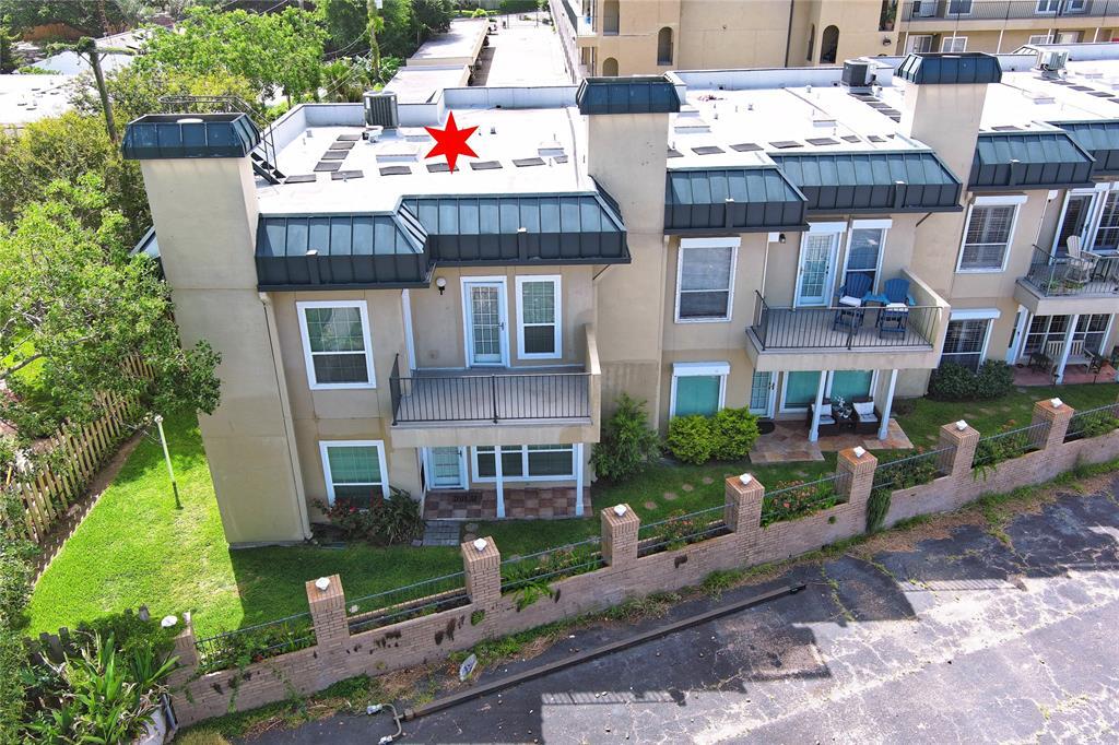 921 Marine Dr in Galveston, TX - Building Photo