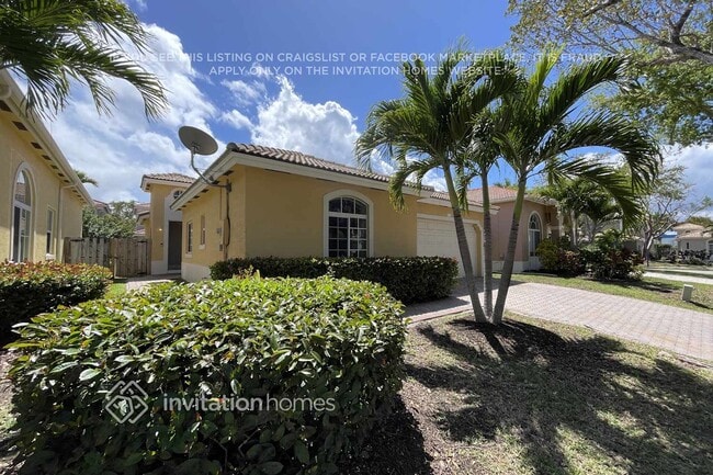 9118 SW 161st Terrace in Palmetto Bay, FL - Building Photo - Building Photo