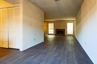 9901 Sharpcrest St in Houston, TX - Building Photo - Building Photo