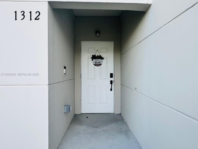 1312 NW 3rd St in Florida City, FL - Building Photo - Building Photo