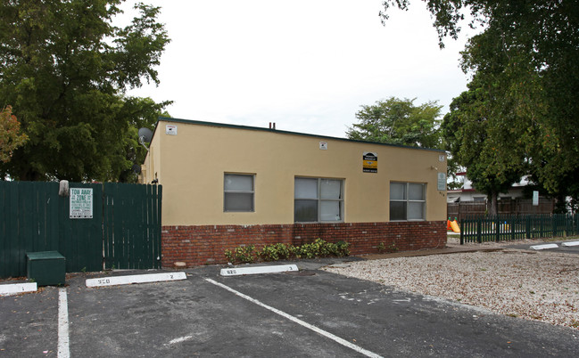 620-630 SW 7th St in Pompano Beach, FL - Foto de edificio - Building Photo