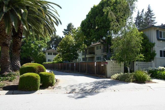 Noel Oaks Apartments