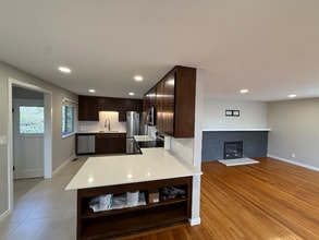 20930 2nd Ave S in Des Moines, WA - Foto de edificio - Building Photo