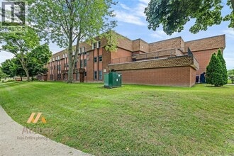 6555 Thornberry Crescent in Windsor, ON - Building Photo - Building Photo