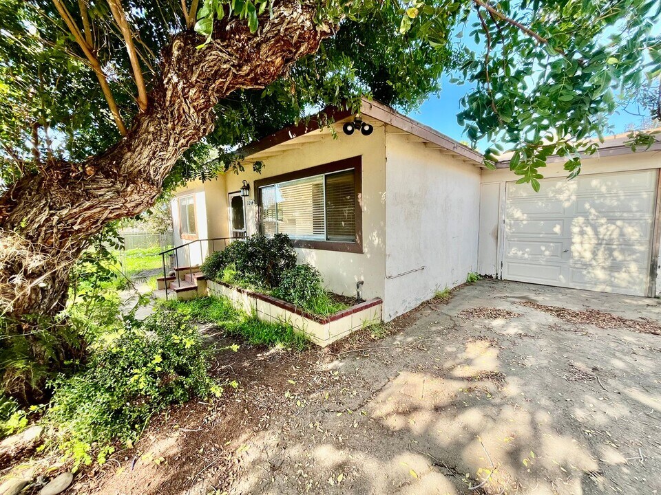 1052-1054 Golden Rd in Encinitas, CA - Building Photo
