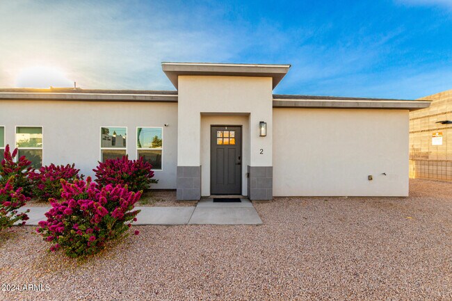 1908 W Lawrence Rd-Unit -2 in Phoenix, AZ - Foto de edificio - Building Photo