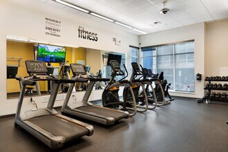 840 W Juneau Ave-Unit -FL4-ID379642P in Milwaukee, WI - Foto de edificio - Building Photo