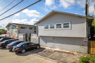 The Yellowstone Apartments in Houston, TX - Building Photo - Building Photo