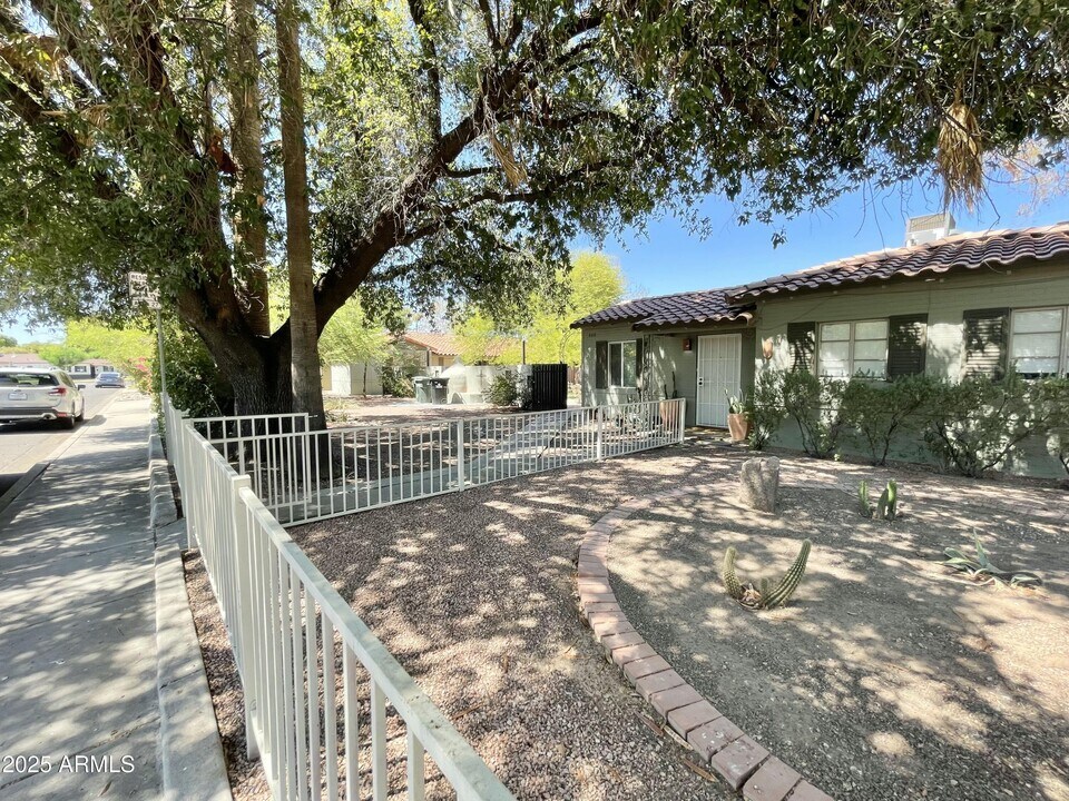 606 E San Juan Ave in Phoenix, AZ - Building Photo