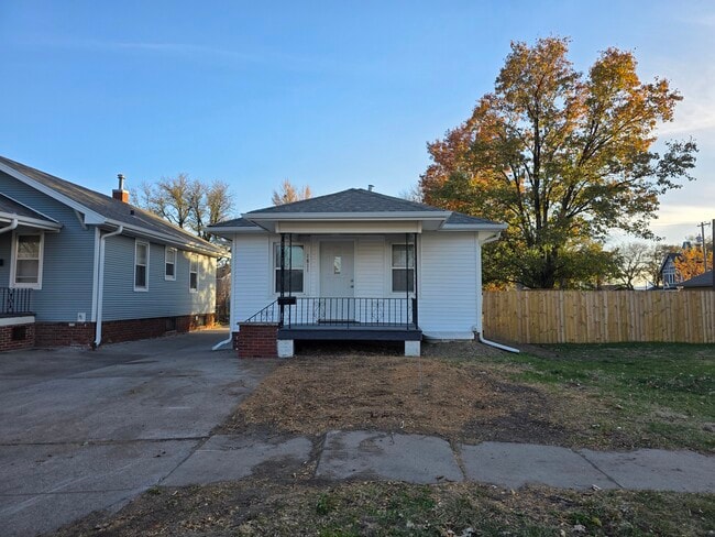 property at 1811 W 4th St