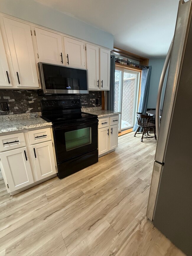 195 Huntress St, Unit 2 in Manchester, NH - Foto de edificio - Building Photo