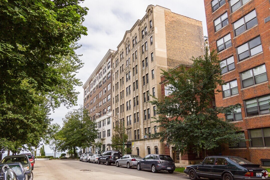 1209 W Sherwin Ave-Unit -211 in Chicago, IL - Building Photo