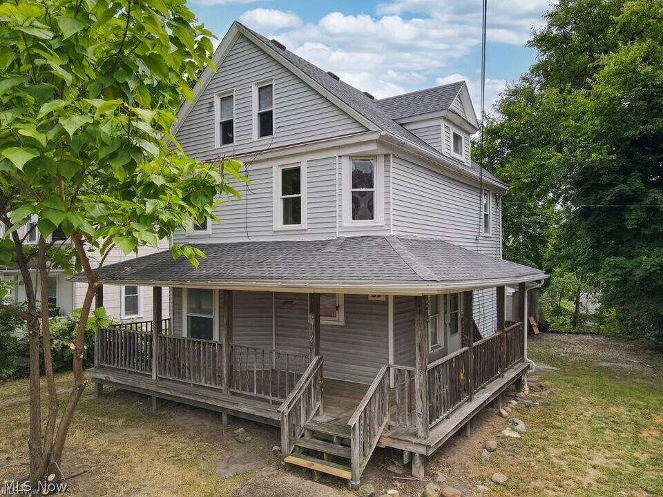 39 N Balch St in Akron, OH - Building Photo