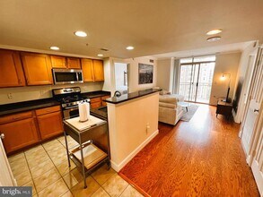 1220 N Fillmore St in Arlington, VA - Foto de edificio - Building Photo