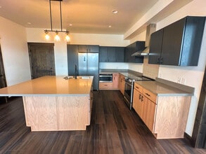 501 W Center St in Kalispell, MT - Foto de edificio - Building Photo