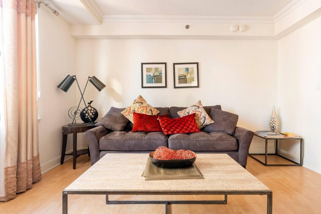 160 Central Park S in New York, NY - Building Photo