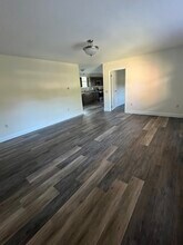25 North St, Unit 25b in Essex Junction, VT - Foto de edificio - Building Photo