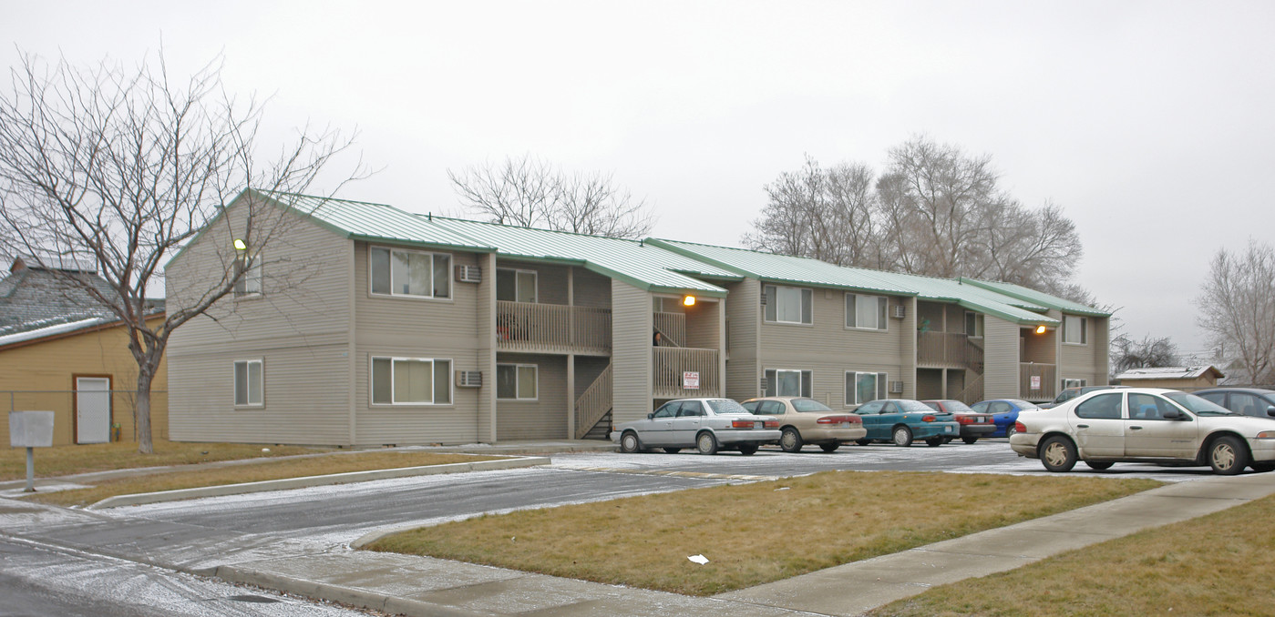 Sierra Apartments in Yakima, WA - Building Photo