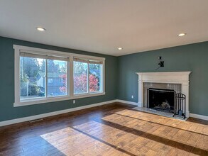 9300 NE 132nd Pl in Kirkland, WA - Building Photo - Building Photo