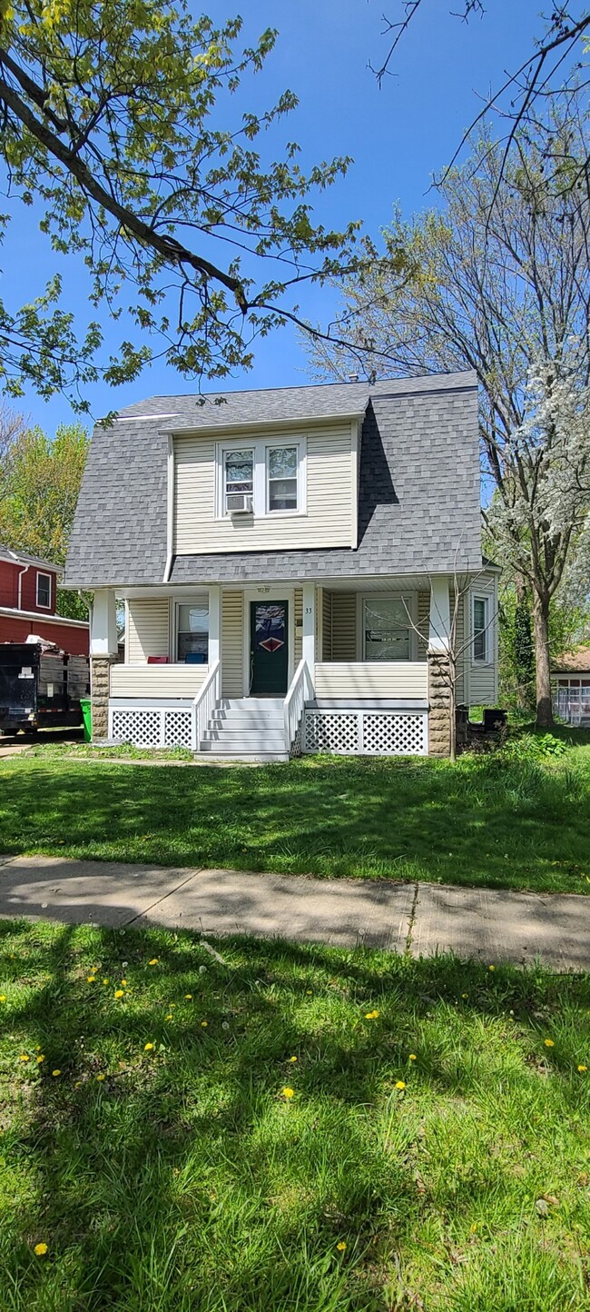 33 5th Ave in Berea, OH - Foto de edificio - Building Photo