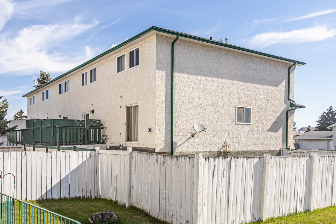 6514 19 Av NW in Edmonton, AB - Building Photo