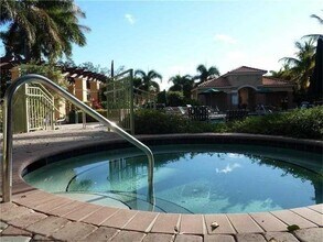 4961 Windward Way in Fort Lauderdale, FL - Building Photo - Building Photo