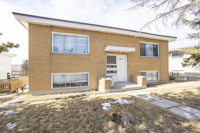 3219 14 St NW in Calgary, AB - Building Photo - Primary Photo