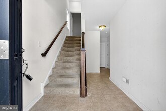 48 Munro Rd in Newark, DE - Foto de edificio - Building Photo