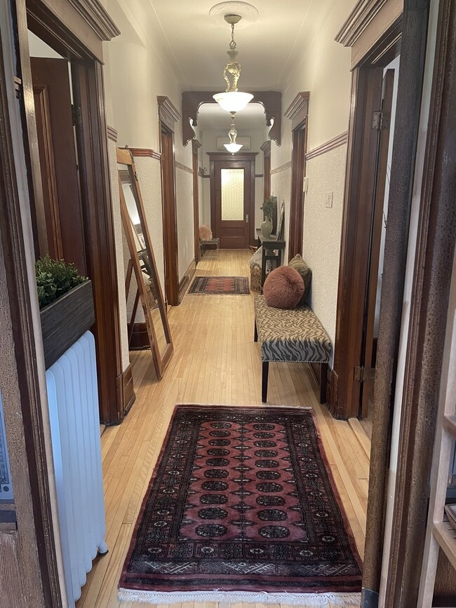 property at 1658 Marie-Anne Rue E