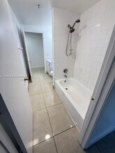 3241 Sabal Palm Mnr, Unit 204 in Hollywood, FL - Foto de edificio - Building Photo