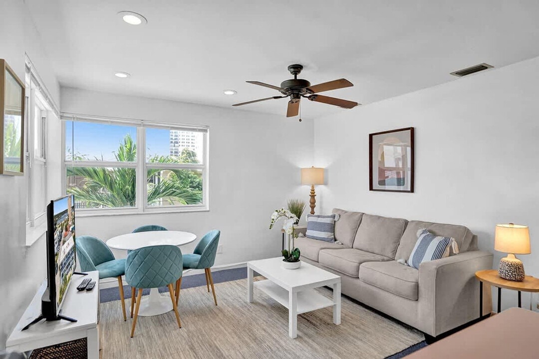 851 N Surf Rd in Hollywood, FL - Building Photo