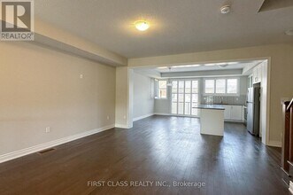 1476 Yellow Rose Cir in Oakville, ON - Building Photo - Building Photo