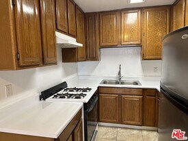 955 Normandie Ave in Los Angeles, CA - Building Photo