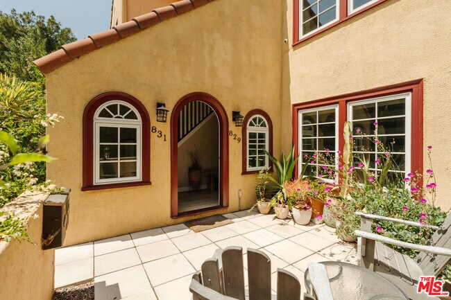 829 S Stanley Ave in Los Angeles, CA - Foto de edificio - Building Photo