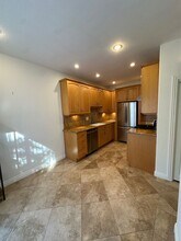 15153 Burbank Blvd in Los Angeles, CA - Building Photo - Building Photo